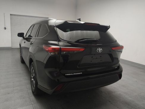 Used 2021 Toyota Highlander XLE FWD image 6