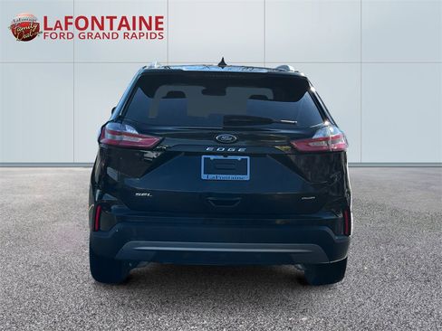 Used 2024 Ford Edge SEL w/ Convenience Package image 6