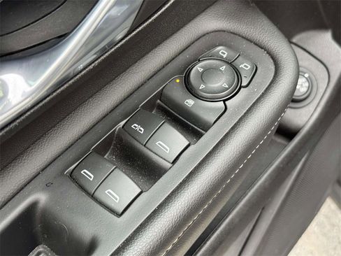 Used 2024 GMC Terrain SLT image 27