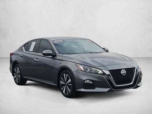 Used 2022 Nissan Altima 2.5 SV image 3
