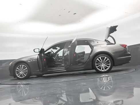 Used 2022 Maserati Quattroporte Modena Q4 AWD/4WD image 54