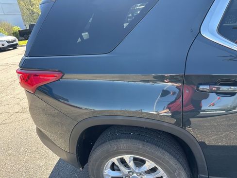 Used 2021 Chevrolet Traverse LT w/ LPO, Floor Liner Package AWD/4WD image 7