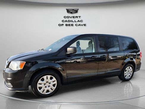 Used 2018 Dodge Grand Caravan SE w/ UConnect Hands-Free Group image 4
