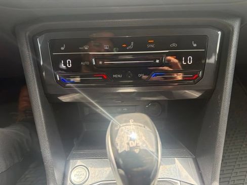 Used 2024 Volkswagen Tiguan SE FWD image 22