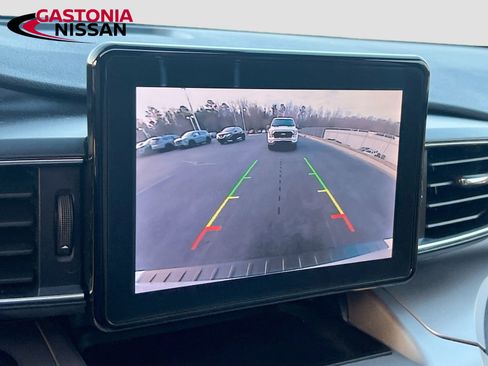 Used 2022 Ford Explorer XLT w/ Equipment Group 202A image 18