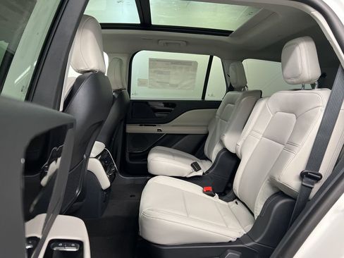 New 2026 Lincoln Aviator AWD image 34