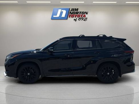 Used 2024 Toyota Highlander XSE FWD image 8