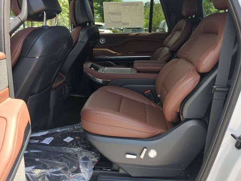 New 2026 Lincoln Navigator L Reserve AWD/4WD image 22