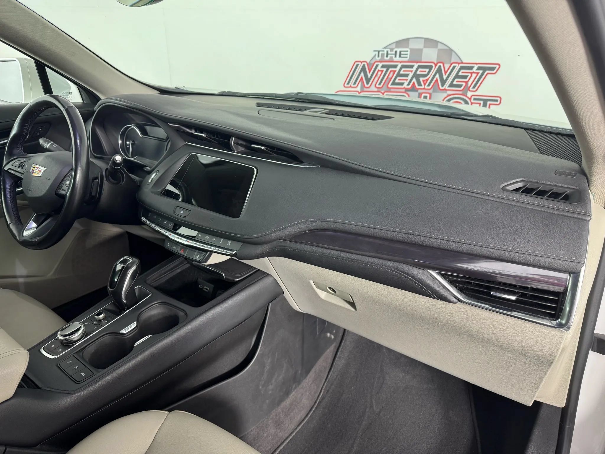 Used 2019 Cadillac XT4 Luxury w/ Cold Weather Package AWD/4WD image 12
