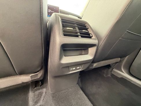 Certified 2025 Volkswagen Tiguan SE FWD image 17