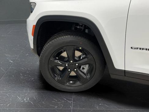 New 2025 Jeep Grand Cherokee L Limited w/ Luxury Tech Group II image 38