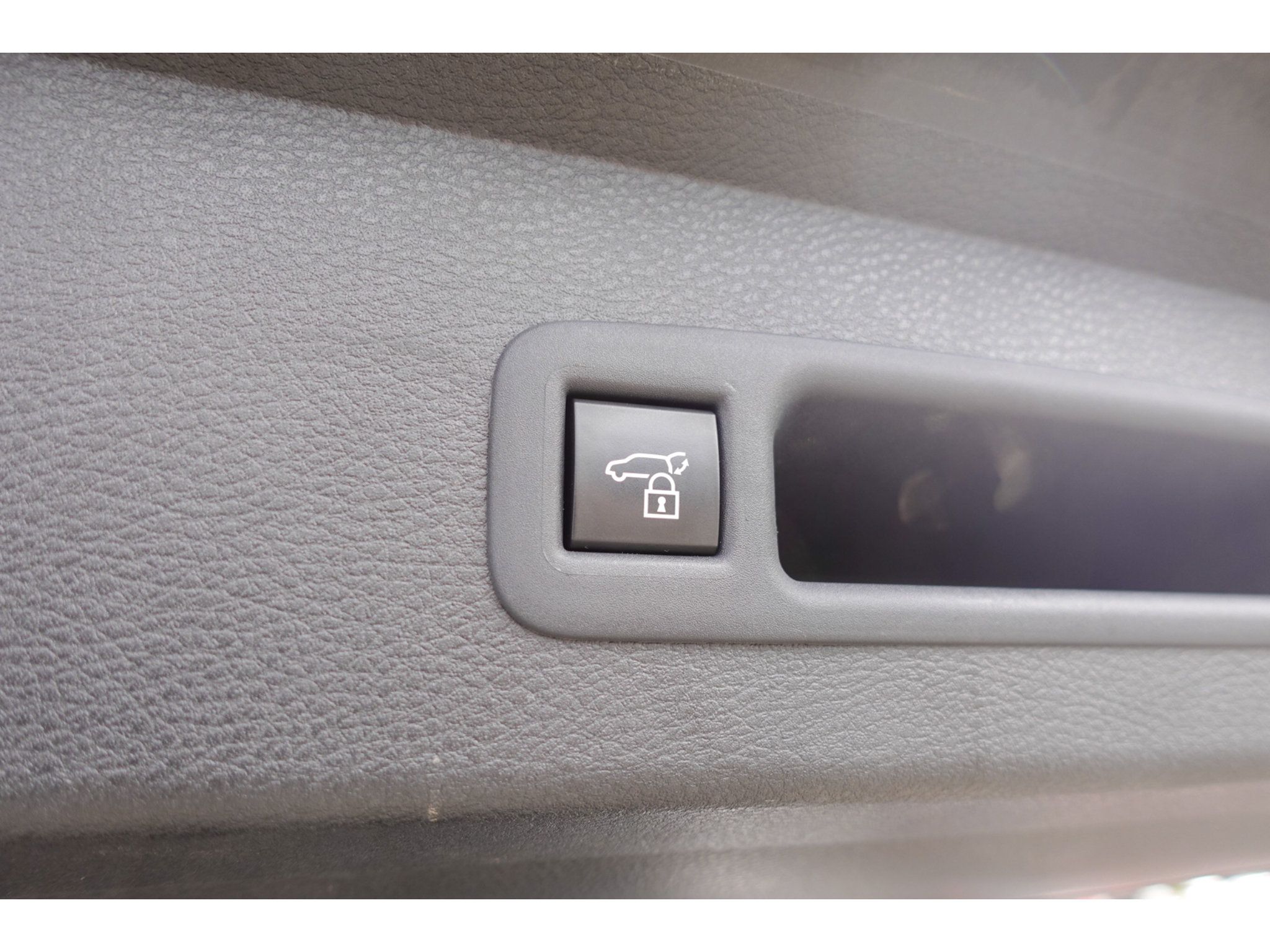 Certified 2025 Toyota Sienna XLE FWD image 26