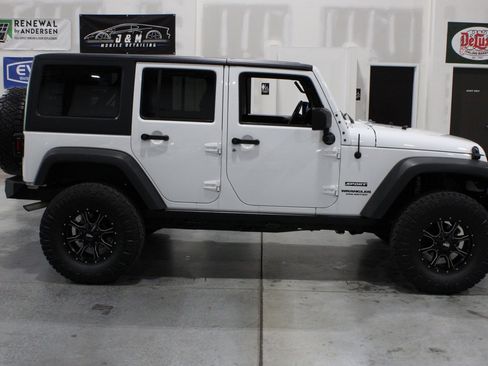 Used 2016 Jeep Wrangler Unlimited Sport w/ Quick Order Package 24S AWD/4WD image 17
