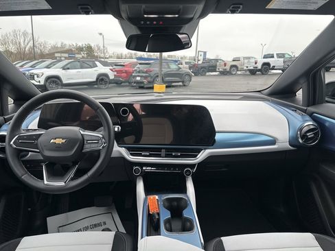 Used 2025 Chevrolet Equinox EV LT FWD image 12