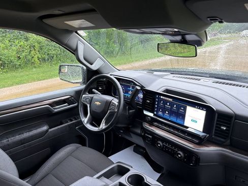 Used 2025 Chevrolet Silverado 1500 LT AWD/4WD image 33