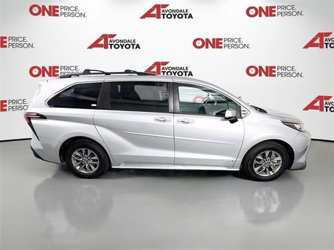 Certified 2021 Toyota Sienna XLE image 8