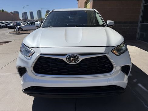 Used 2023 Toyota Highlander L image 10