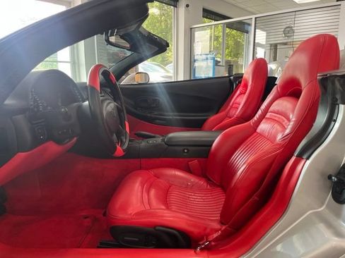 Used 2001 Chevrolet Corvette Convertible w/ Preferred Equipment Group2 RWD image 10