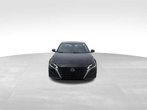 Used 2025 Nissan Altima 2.5 SV FWD image 9
