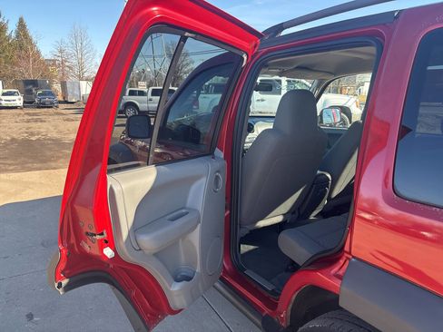 Used 2006 Jeep Liberty Sport AWD/4WD image 13