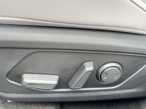 New 2025 Hyundai Elantra Limited image 37