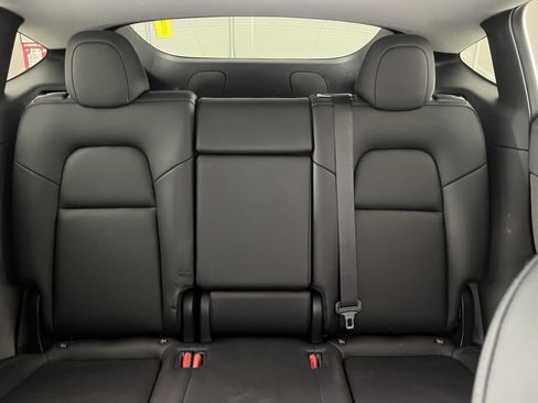Used 2021 Tesla Model Y Long Range image 21