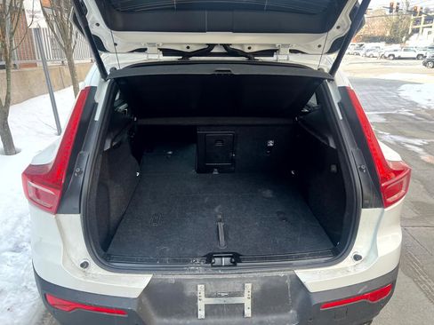 Certified 2025 Volvo XC40 B5 Plus image 6