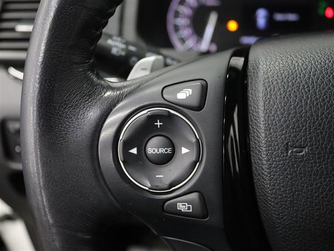 Used 2018 Honda Pilot Touring image 31