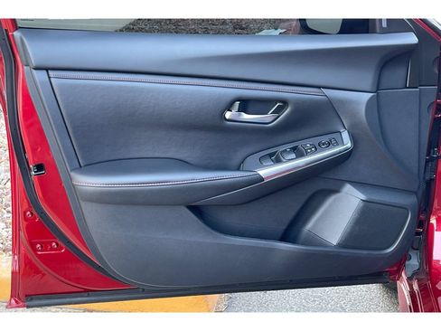 Used 2025 Nissan Sentra SR FWD image 12