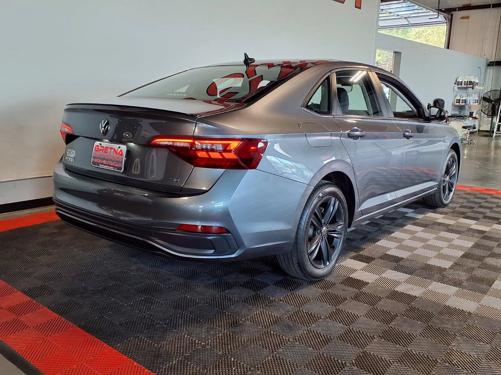 Used 2023 Volkswagen Jetta SE w/ Panoramic Sunroof Package FWD image 7