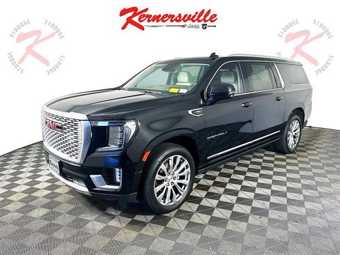 Used 2023 GMC Yukon XL Denali image 3