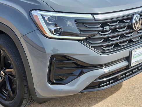 Used 2025 Volkswagen Atlas Cross Sport SEL R-Line image 11