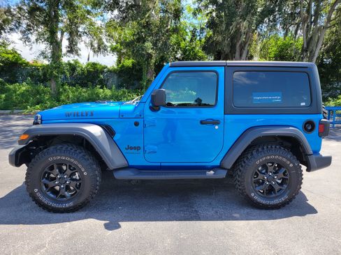 Used 2022 Jeep Wrangler Sport AWD/4WD image 9