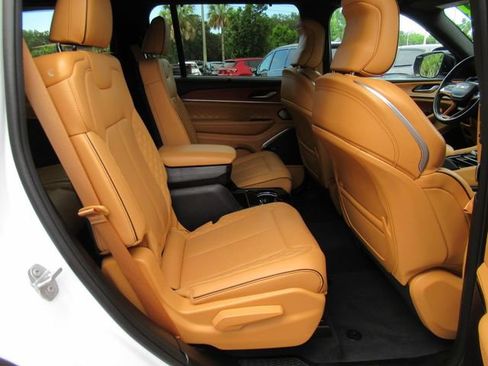 Used 2023 Jeep Grand Cherokee L Summit AWD/4WD image 34