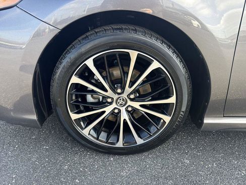Used 2020 Toyota Camry SE image 10