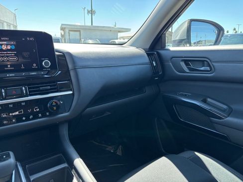 Used 2025 Nissan Pathfinder SV AWD/4WD image 38