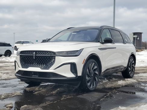 New 2026 Lincoln Nautilus Reserve image 2