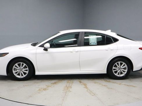 Used 2025 Toyota Camry LE image 6
