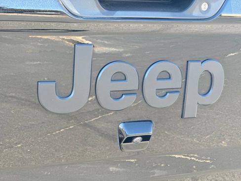 Used 2022 Jeep Gladiator Overland AWD/4WD image 39