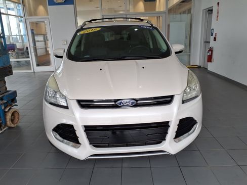 Used 2016 Ford Escape Titanium image 2