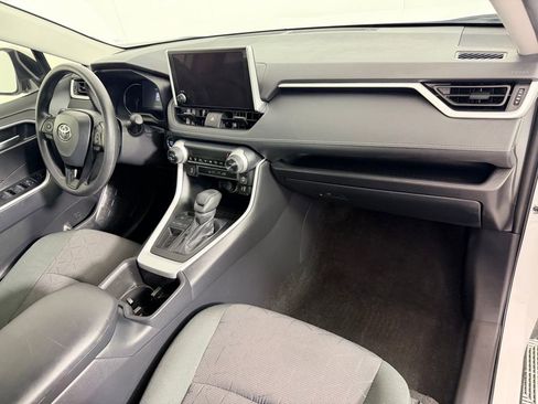 Used 2025 Toyota RAV4 XLE image 29