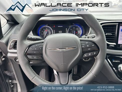 Used 2023 Chrysler Pacifica Touring-L w/ S Appearance Package AWD/4WD image 28