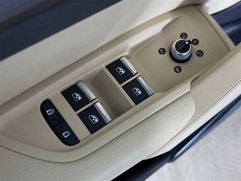 Used 2023 Audi Q5 2.0T Premium w/ Convenience Package image 17