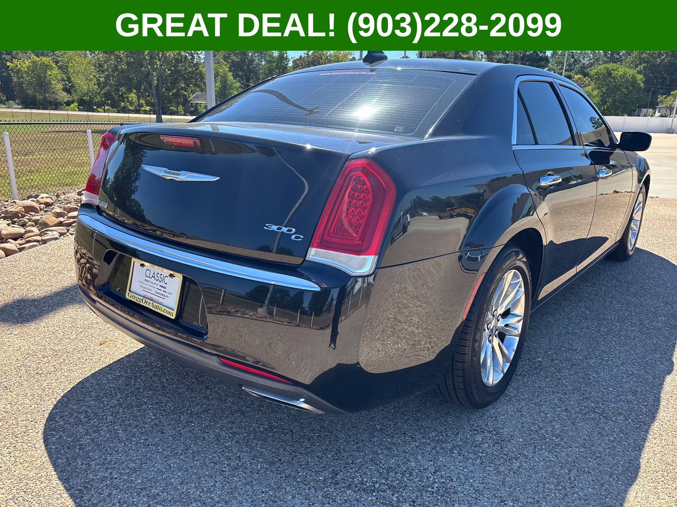 Used 2016 Chrysler 300 C RWD image 11