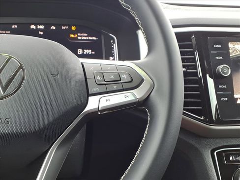 Used 2023 Volkswagen Atlas SE image 24