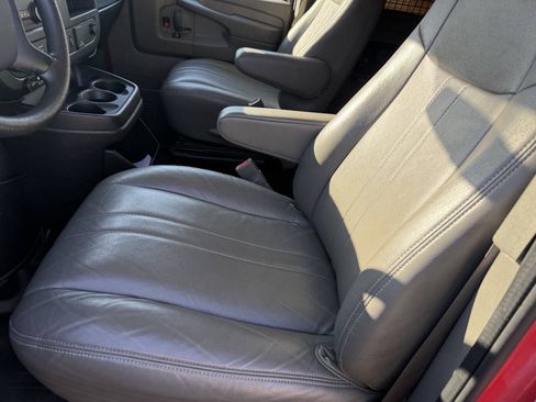 Used 2015 GMC Savana 2500 LS w/ Cold Climate Package RWD image 20