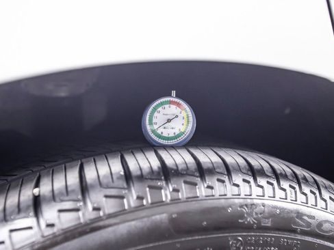 Used 2025 Land Rover Range Rover Sport SE AWD/4WD image 40