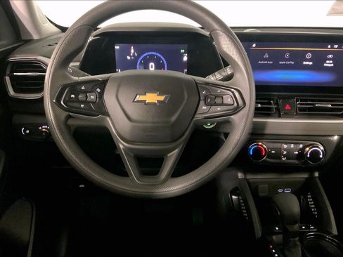 Used 2025 Chevrolet TrailBlazer LT AWD/4WD image 6