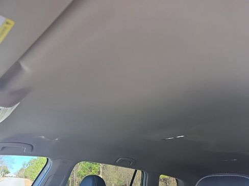 Used 2025 Volkswagen Atlas SE image 24