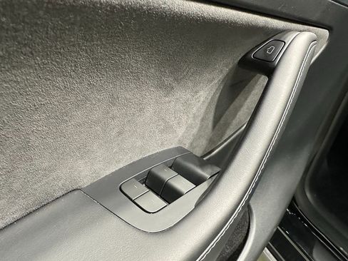 Used 2024 Tesla Model Y Performance image 23